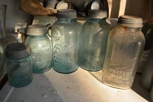 lot 302 image: Antique Mason Jar Set and Lids