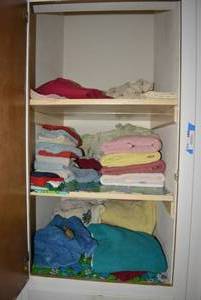 lot 313 image: Towels and Contents of Closet