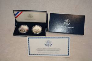 lot 331 image: 2001 Pair American Buffalo Commemorative Coins, (90% Silver)