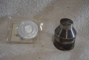 lot 356 image: JFK Commemorative of JFK Coin Silver Plate , Retired Quarter Press