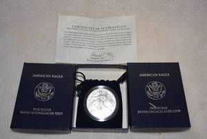 lot 393 image: 3-2006 American Eagle One Ounce Silver Uncirculated Coin