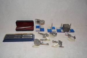 lot 451 image: Star Trek Space Pens, Tiny Starship Models