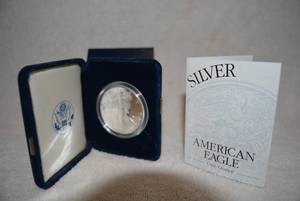 lot 435 image: 2002 Silver American Eagle One Dollar Coin (99,9% Silver)