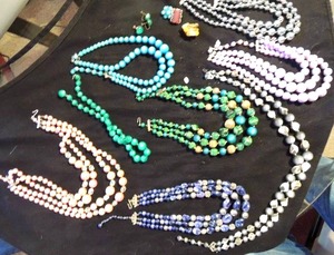 lot 55 image: Jewelry