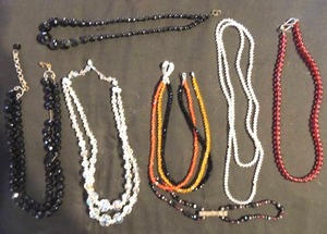 lot 36 image: Jewelry