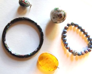 lot 44 image: Jewelry