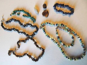 lot 35 image: Jewelry