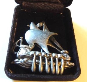 lot 26 image: Jewelry