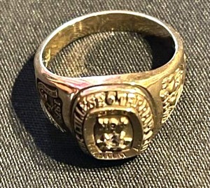 lot 33 image: 10K Gold