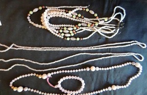 lot 14 image: Jewelry