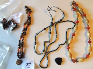 lot 29 image: Jewelry