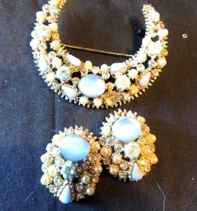 lot 12 image: Jewelry