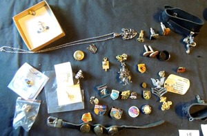 lot 19 image: Jewelry