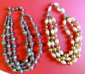 lot 74 image: Jewelry