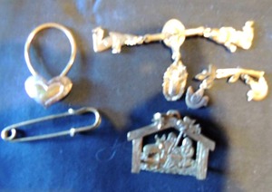 lot 83 image: Jewelry