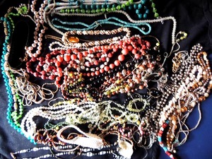 lot 86 image: Jewelry