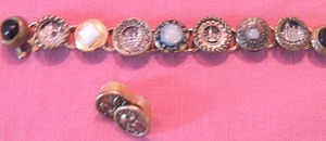 lot 215 image: Antique