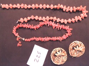 lot 225 image: Jewelry