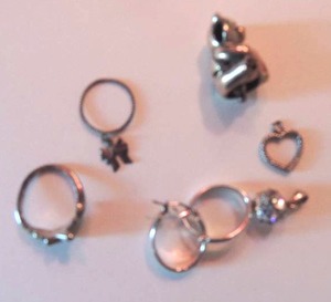 lot 210 image: Jewelry