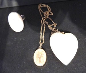 lot 110 image: Jewelry