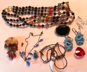 lot 119 image: Jewelry