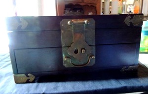 lot 230 image: Jewelry