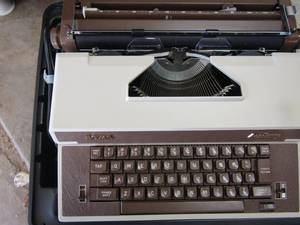 lot 7 image: Vintage Royal Academy typewriter in case MINT condition