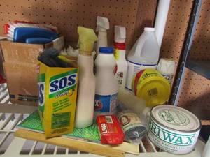 lot 91 image: Cleaning lot- SOS pads, 409, scrub brushes and more