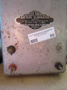 lot 86 image: Electrox battery eliminator model AR-4 6 volts 15 amps