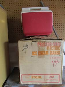 lot 98 image: Electric Procter Silex ice cream machine and small playmate igloo