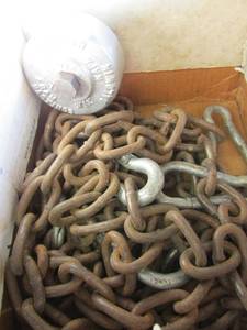 lot 80 image: 2 tow chains and a frame Hastings