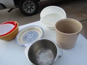 lot 69 image: Strainers, mixing bowls, pottery bowl and more