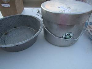 lot 67 image: Aluminum camping set and wash pan