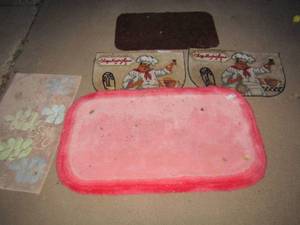 lot 90 image: Pink bath mat, 2 kitchen chef mats and 2 small entry rugs
