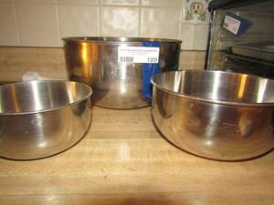 lot 109 image: Stainless mixing bowls set of 4