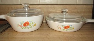 lot 39 image: Corningware orange flower  x 2 with lids and Swanson  wooden pattern platter