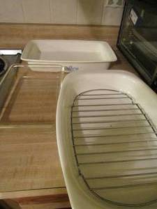 lot 27 image: Corning Ware roaster P-21 with metal bottom inside,  white corning ware 2 qt. ovenware  P-332 and clear glass Pyrex #231