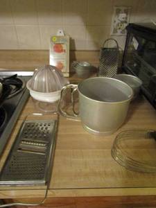lot 112 image: Lot of kitchen utensils & flour sifters