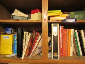 lot 122 image: Large lot of recipes and cook books