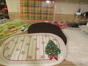 lot 130 image: Lot of several Placemats sets