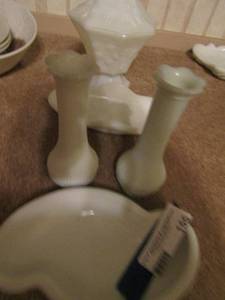 lot 155 image: Milk glass lot- 5 vase x 2, candy dishes x 2 and 1 covered dish