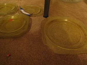 lot 152 image: Light green Depression glass  - 3 saucers and 1 plate