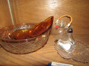 lot 144 image: Glass bowl ,  cherry bowl with gold trim and S&P shaker