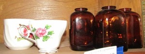 lot 138 image: 2 MUM Mugs & 3 brown glass snuff jars