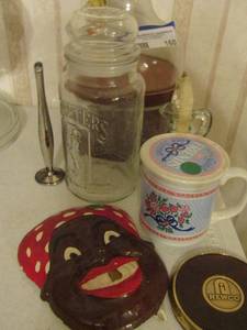 lot 160 image: Glass SPLIT bottle, CRUET, Planter peanut jar and pen rest