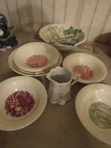 lot 170 image: Creamer and decorative bowls HARVEST