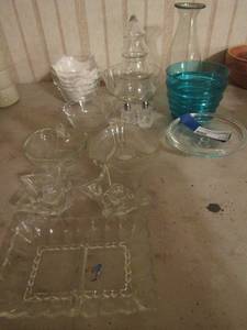 lot 172 image: Star candle stick holders S& P shakers 6 glass bowls 2 blue bowls and more