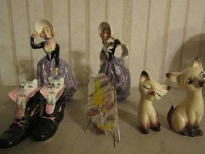 lot 176 image: Puss in boots S&P shakers M 2 CATS ,and 2 7 porcelain dolls