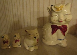 lot 31 image: Patented Puss & Boots cookie jar, S&P and creamer