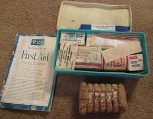 lot 191 image: READERS DIGEST FIRST AID KIT